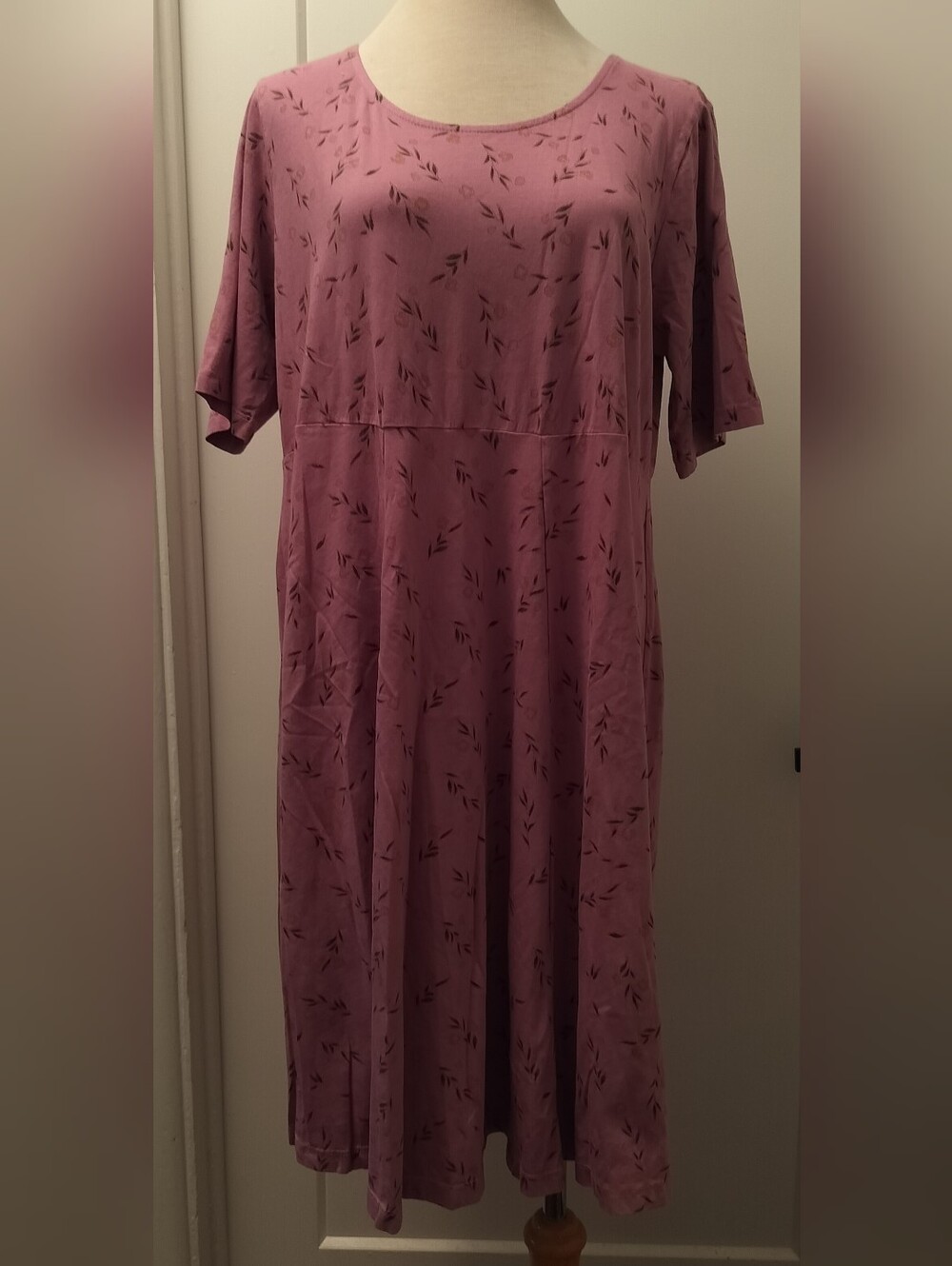 100% Cotton Relaxed Mauve Dress with Subtle Leaf Print Size M